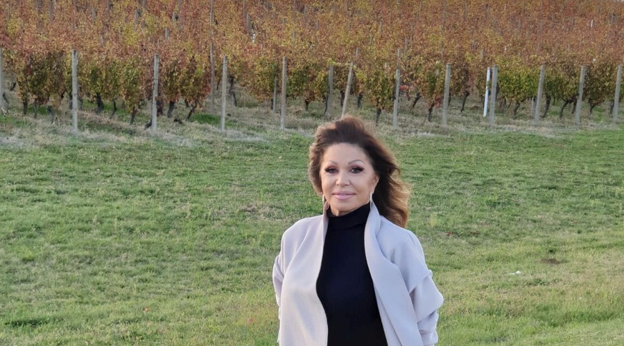 Mladostna Neda Ukraden koncertira in žurira kot najstnica (foto: Osebni album)