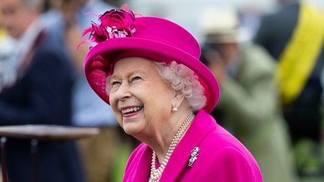 Neverjetno, kraljica Elizabeta pri 93 letih še vedno jaha