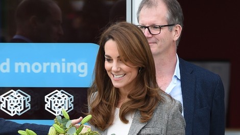 Kate Middleton je izbrala preprosto modno kombinacijo, ki je ni težko kopirati