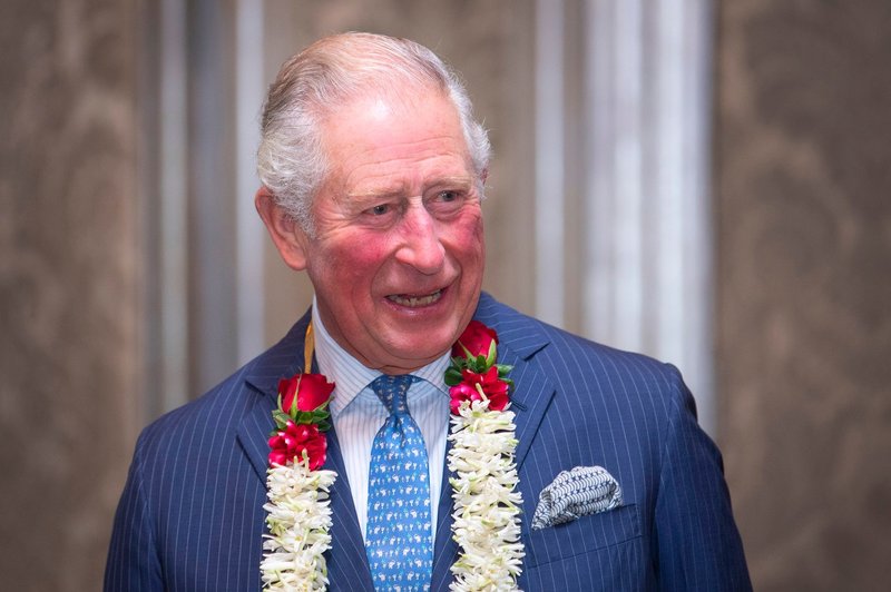 Roke princa Charlesa pritegnile poglede: Zakaj so otečene? (foto: Profimedia)