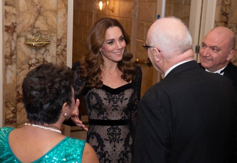Kate Middleton v prozorni čipki, ki je bila videti kot, da je vojvodinja pokazala prav vse (foto: Profimedia)