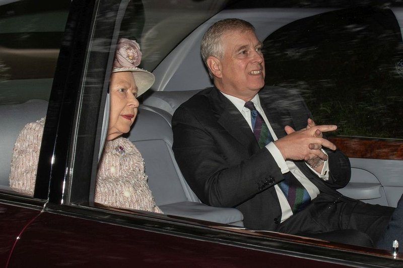 Drugi sin britanske kraljice Elizabete II. se zaradi afere Epstein odpoveduje javnim dolžnostim (foto: Profimedia)