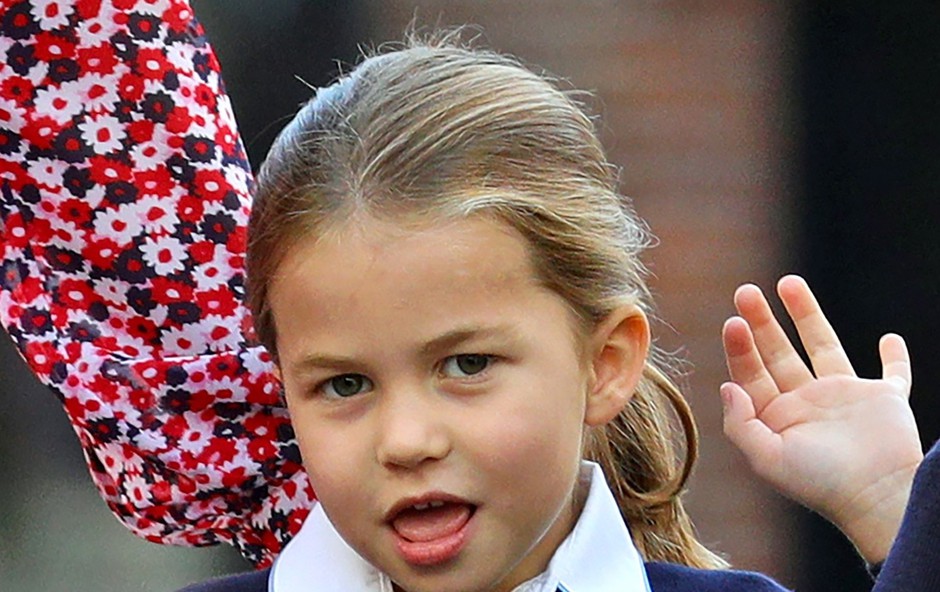 Princ George in princesa Charlotte se še nekaj časa ne bosta vrnila v šolo (foto: Profimedia)