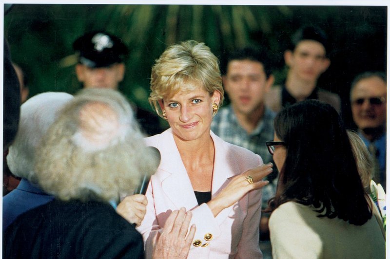 Na dan prišlo, da je princesa Diana žurirala oblečena v moškega (foto: Profimedia)