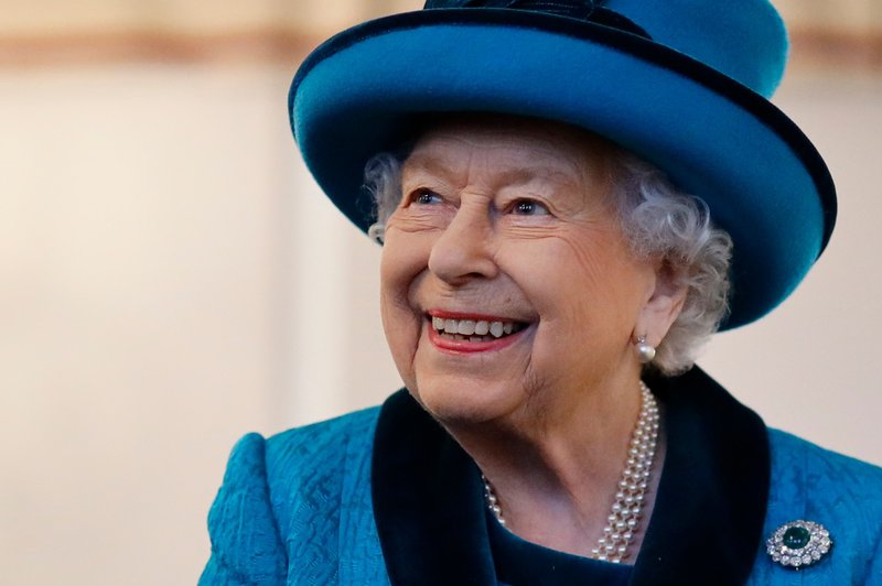 Poglejte si, kakšno smrekico ima to leto kraljica Elizabeta, verjetno si jo boste želeli imeti doma (foto: Profimedia)