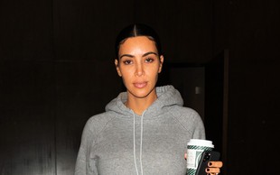 Tako je videti Kim Kardashian, ko se na ulici pojavi povsem brez ličil