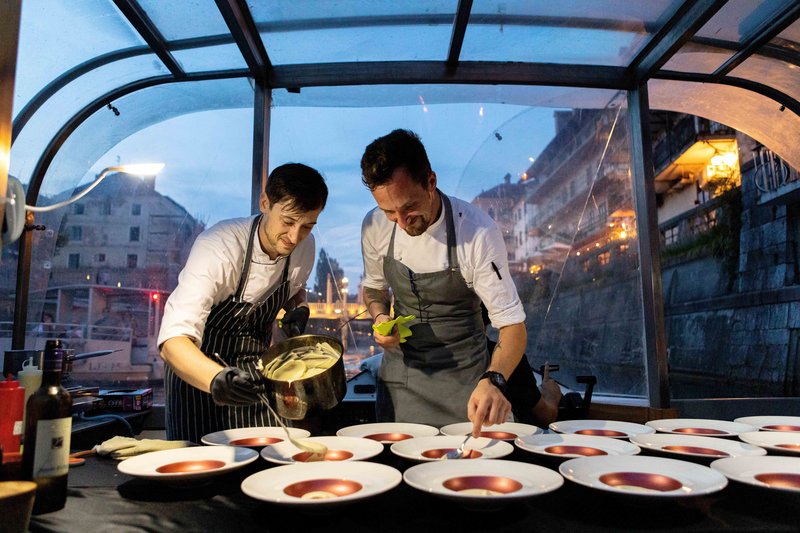 Edinstveno praznično doživetje v Ljubljani - vrhunska večerja na ladjici (foto: Promocijsko gradivo)