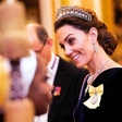 Vojvodinja Kate Middleton na roki nosila skrivnostni prstan, ki ga do zdaj še nismo videli