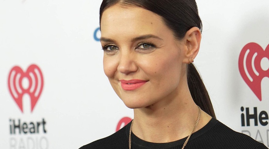 Katie Holmes z globokim dekoltejem: Postala je prava modna ikona! (foto: Profimedia)