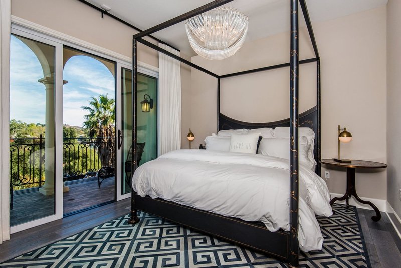 Oglejte si slike luksuznega stanovanja, ki ga prodaja Kris Jenner