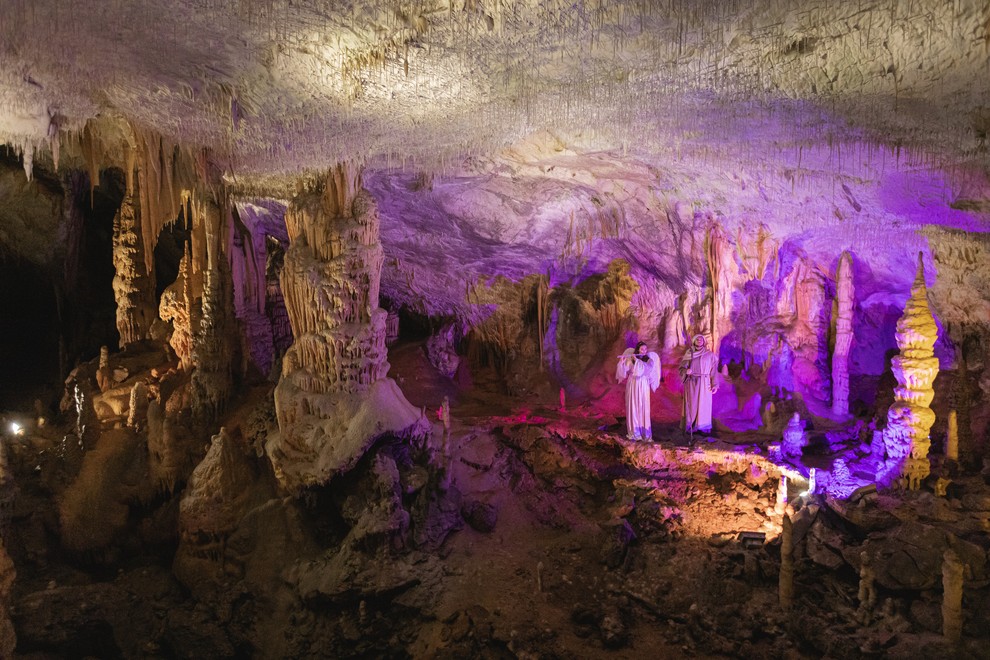 Prefinjeni glasbeni elementi pričarajo nepozabno doživetje Postojnske jame.