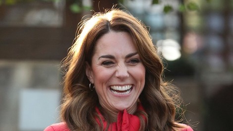 Kate Middleton pokazala fotografijo otrok, kjer je bil princ William še posebej raznežen in je poljubljal princa Louisa