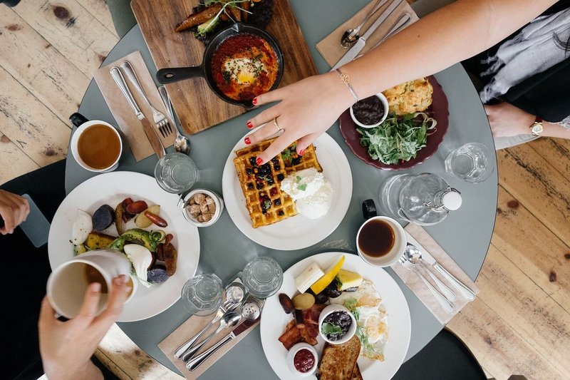 Namesto nakupov presenetite svoje prijatelje s prazničnim zajtrkom (foto: Pixabay)