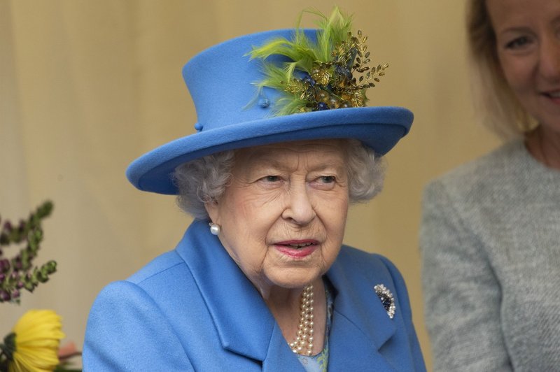 Kraljica Elizabeta II upa, da bosta ob naslednjem srečanju princ Harry in William pokazala enotnost (foto: Profimedia)