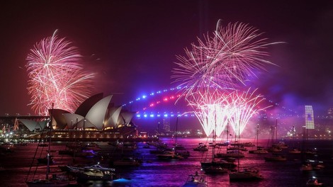 V Sydneyju kljub požarom z velikim ognjemetom pozdravili novo leto
