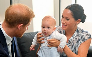 Zdaj je znano, kaj sta princ Harry in Meghan Markle za božič podarila princu Archieju
