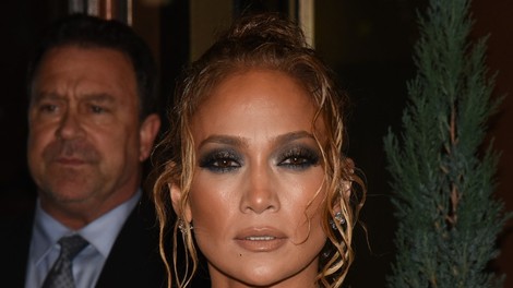 Jennifer Lopez navdušila z drznim dekoltejem!