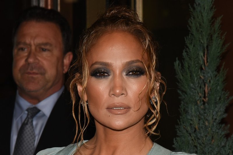 Jennifer Lopez navdušila z drznim dekoltejem! (foto: Profimedia)