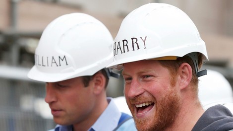 Britanski mediji: Princ William ne želi princu Harry dati roke, kaj šele, da bi ga objel