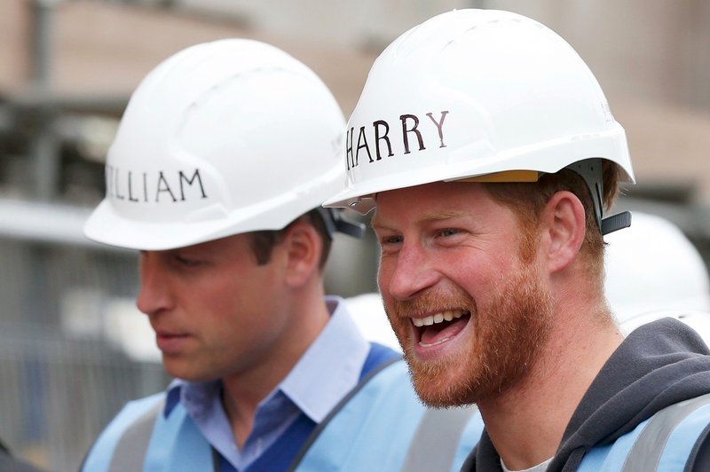 Britanski mediji: Princ William ne želi princu Harry dati roke, kaj šele, da bi ga objel (foto: Profimedia)