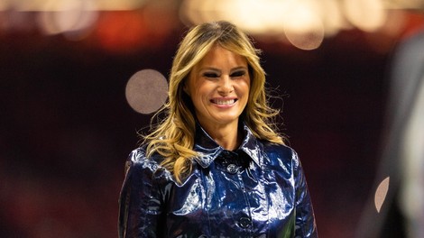Melania Trump v trendovskem balonarju osvojila modne poznavalke