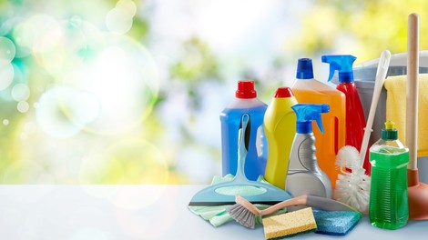 Mehčalec za perilo kot čistilo: 6 načinov za preprosto uporabo v vsakdanu