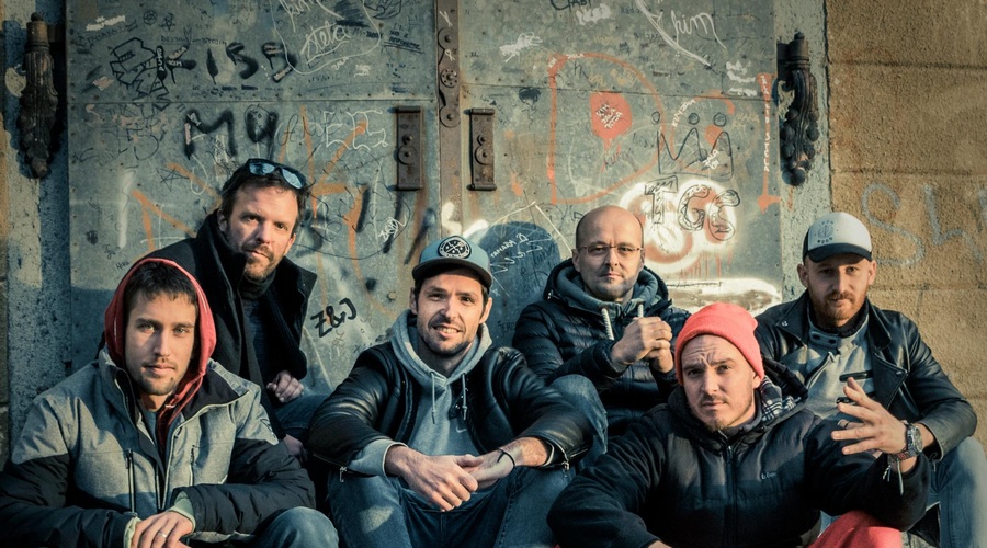 Pod zadnji singel 'Ker se cenim' so se podpisali: Nejc Peharc, Teo Peternelj, Simon Roblek, Tomi Eler, Leon Slabe, Luka Legleria,<br />
in Jošt Urbanc. (foto: Osebni album)