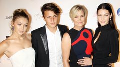 Gigi Hadid, Anwar Hadid, Yolanda Foster in Bella Hadid na eni od gala prireditev leta 2015. Prava manekenska družina.