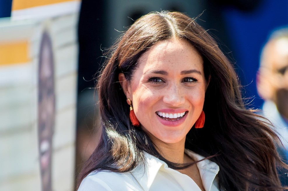Meghan Markle skozi svileno obleko kazala tisto, kar bi moralo ostati skrito (foto: Profimedia)