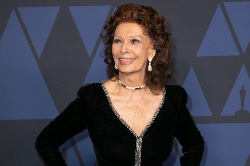 To je ena sestavina, ki jo Sofia Loren že leta uporablja za nego obraza in morda jo imate že doma (foto: Profimedia)