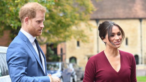 Princ Harry in Meghan Markle se vračata v London, kjer ju čaka cel kup kraljevih obveznosti