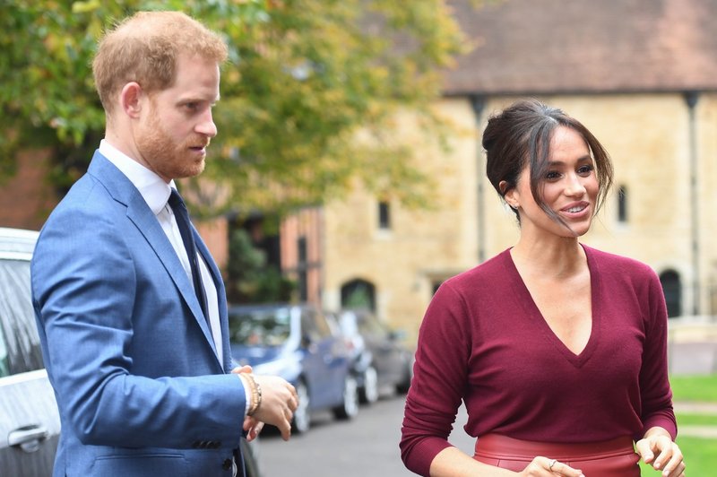 Princ Harry in Meghan Markle se vračata v London, kjer ju čaka cel kup kraljevih obveznosti (foto: Profimedia)