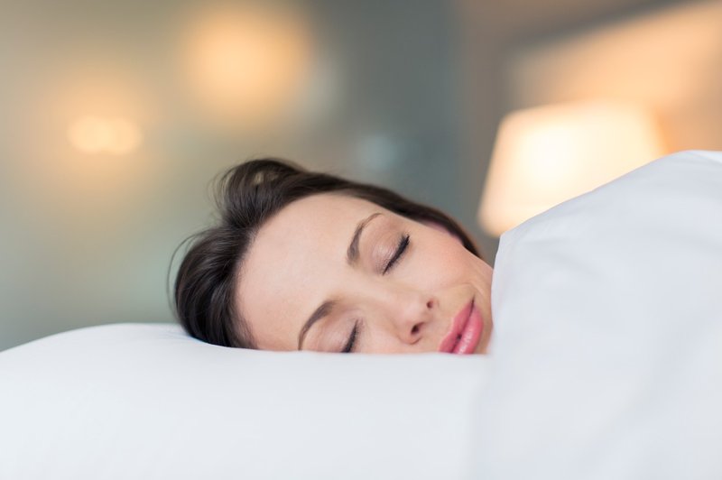 Potenje med spanjem lahko postane moteče: TO so 4 razlogi, zakaj prihaja do tega (in kako si pomagati) (foto: Profimedia)
