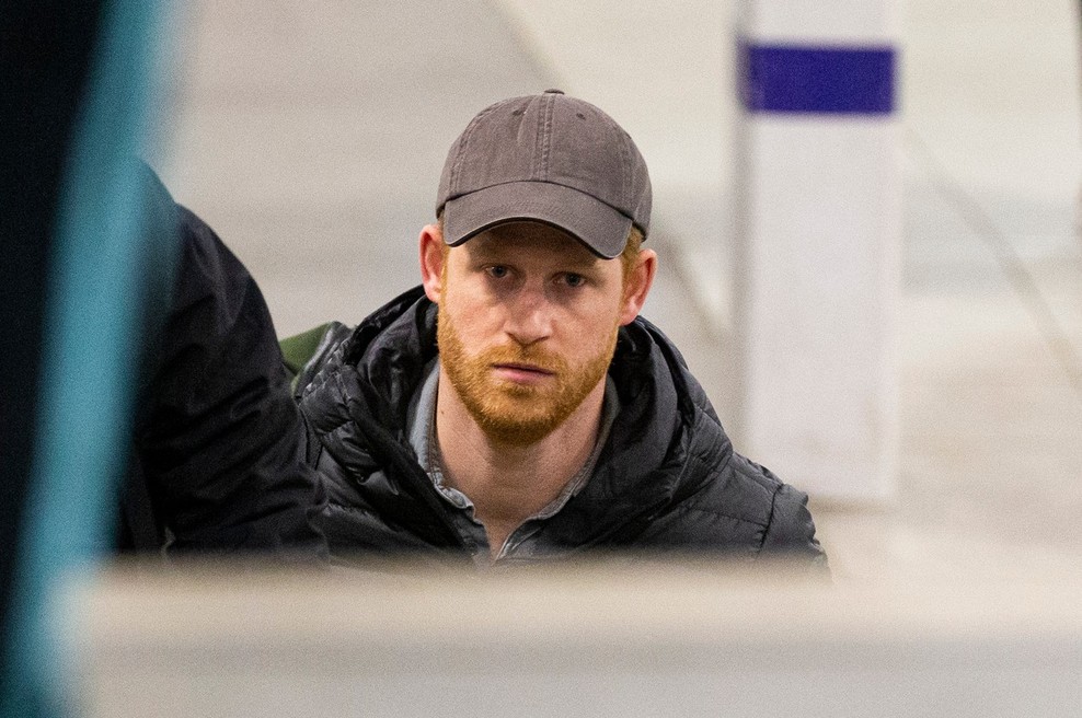 Princ Harry se je vrnil v London in nato na Škotsko odpotoval kar z vlakom (foto: Profimedia)