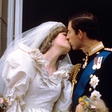 Poljub princese Diane in princa Charlesa, ki se je za vedno zapisal v zgodovino in nato postal tradicija