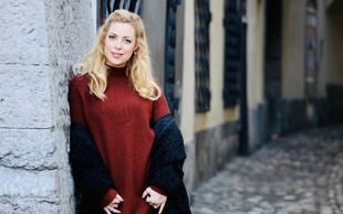 Tako je na ulici videti Ana Tavčar Pirkovič, presenečeni boste, povsem je drugačna kot jo vidimo v studiu