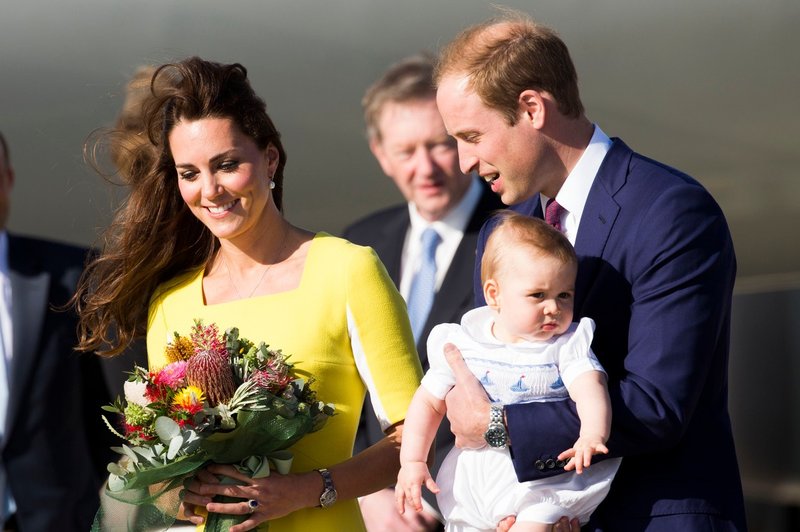 Britanski mediji trdijo, da je Kate Middleton še četrtič noseča in da pod srcem nosi dvojčke (foto: Profimedia)