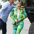 Jennifer Lopez legendarno obleko zdaj nosila še v drugačni modni kombinaciji in osupnila