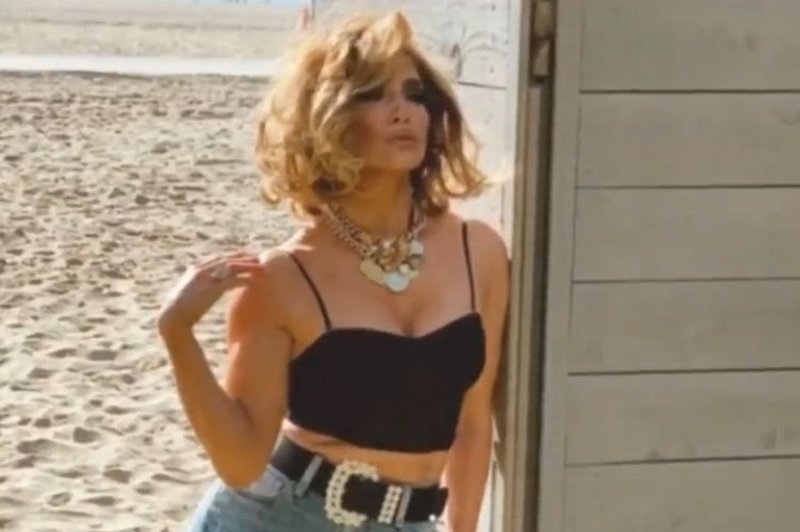 Tako seksi Jennifer Lopez že dolgo časa nismo videli, težko je verjeti, da je stara 50 let (foto: Profimedia)