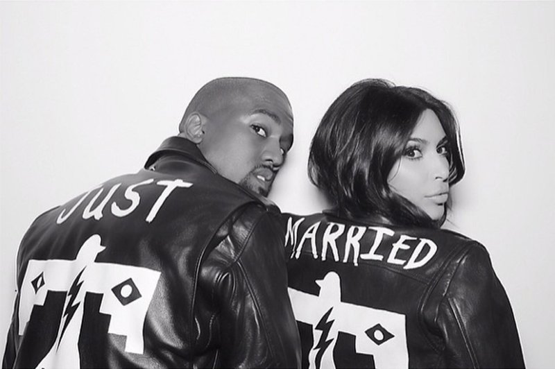 Je Kim Kardashian s to sliko hotela utišati govorice o ločitvi? Pokazala je, koliko ji pomeni družina! (foto: Bar/Backgrid Uk/Profimedia)