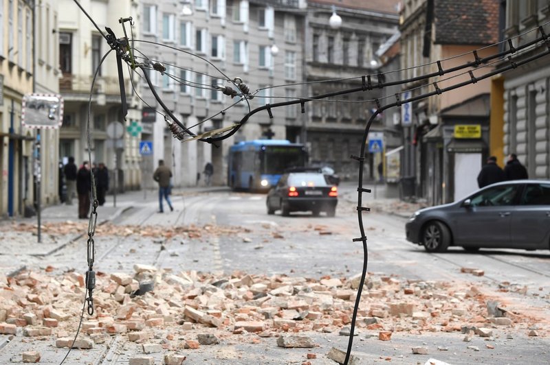 Umrla je 15-letnica, ki je bila hudo poškodovana v potresu v Zagrebu (foto: Profimedia)