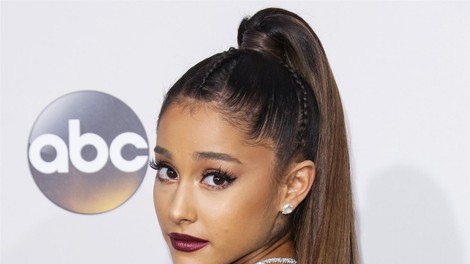 Ariana Grande se je opogumila in v samoizolaciji pokazala svoje naravne lase!