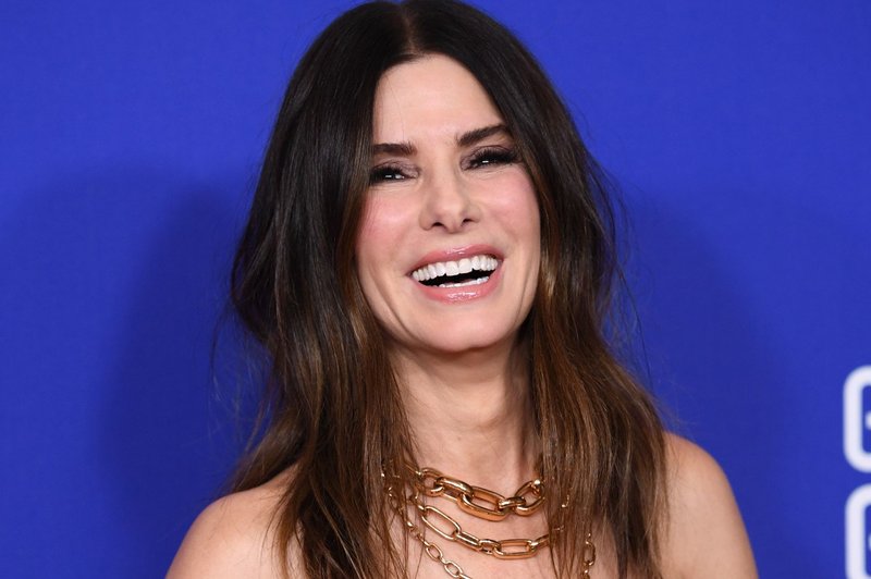 Sandra Bullock na sprehodu z novim štirinožnim prijateljem (foto: Profimedia)