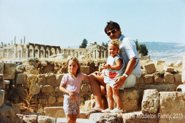 Fotografija je bila posneta v Jordaniji, kjer je družina Middleton živela dve leti in pol.