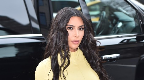 Kim Kardashian doživela uspeh s svojimi maskami za obraz, a je požela tudi kritike