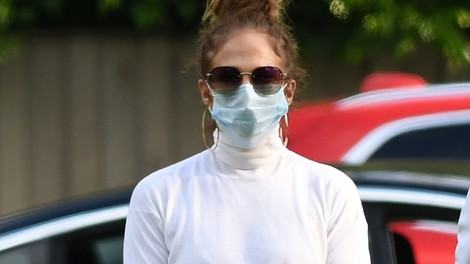 Jennifer Lopez kljub izbruhu koronavirusa ostaja pozitivna