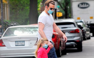 Poglejte si ljubek prizor Bradleyja Cooperja in njegove lepe hčerke, na ulicah so se vsi ozirali za njima