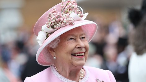 Slaščičar kraljice Elizabete II je razkril recept za slastno čajno pecivo, ki ga pripravlja za kraljevo družino