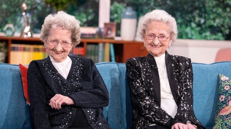 95-letni dvojčici o skrivnosti dolgega življenja: "Le veliko seksa!"