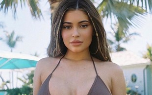 Kylie Jenner v težavah: Ni več milijarderka, klan Kardashian - Jenner pa po razkritju čisto preplašen